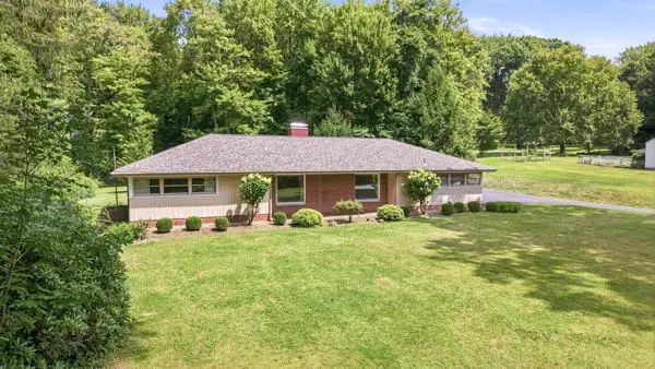 215 E Maitland Lane, New Castle, PA 16105 - #3