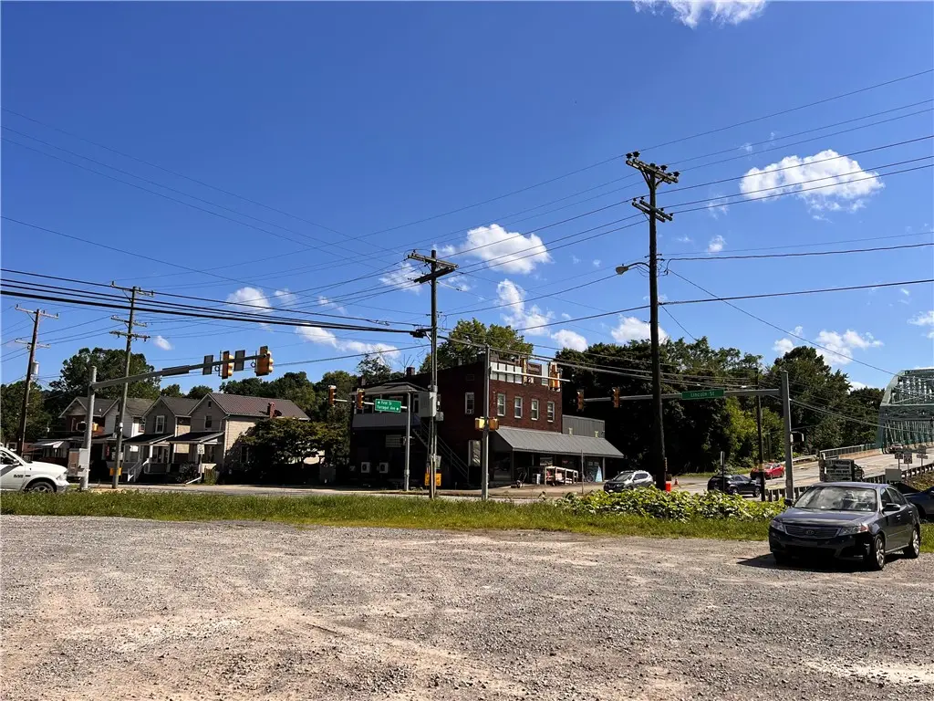 1208 Lincoln St, Vandergrift, PA 15690 - #1