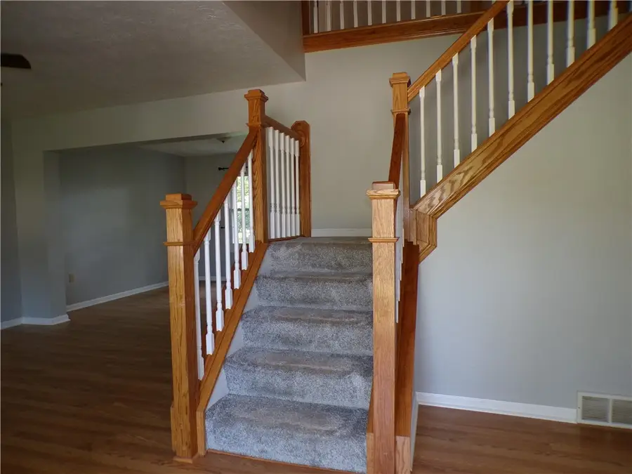 211 Hummingbird Hl, Cranberry, PA 16066 - #2