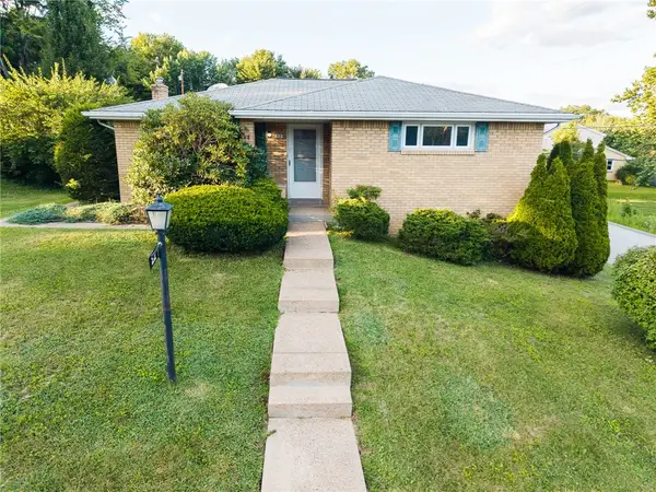 22 Levin Dr, Jeannette, PA 15644