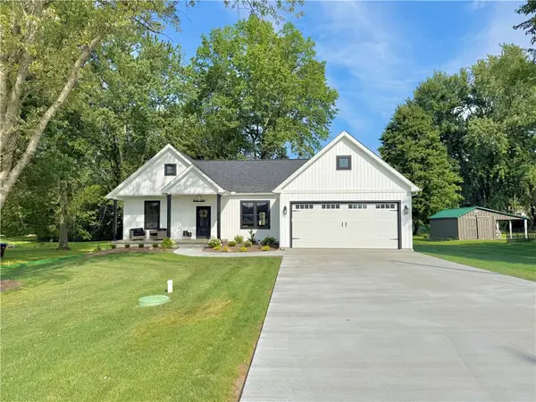 3154 Spiker Ln, New Castle, PA 16105