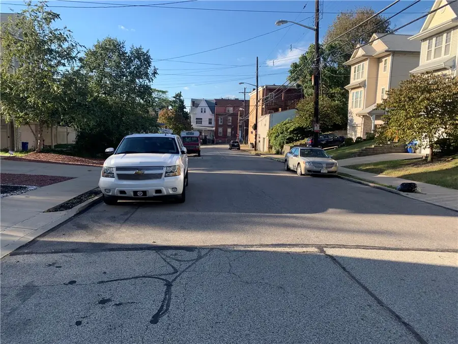 725 Clarissa St, Pittsburgh, PA 15219 - #3