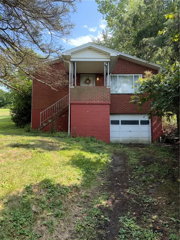 13 Sunset Ln, Mckeesport, PA 15133