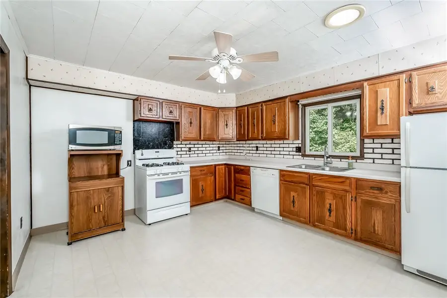 584 Pumphouse Rd, New Florence, PA 15944 - #3