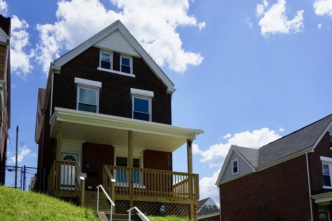 424 Suncrest St, Pittsburgh, PA 15210 - #1