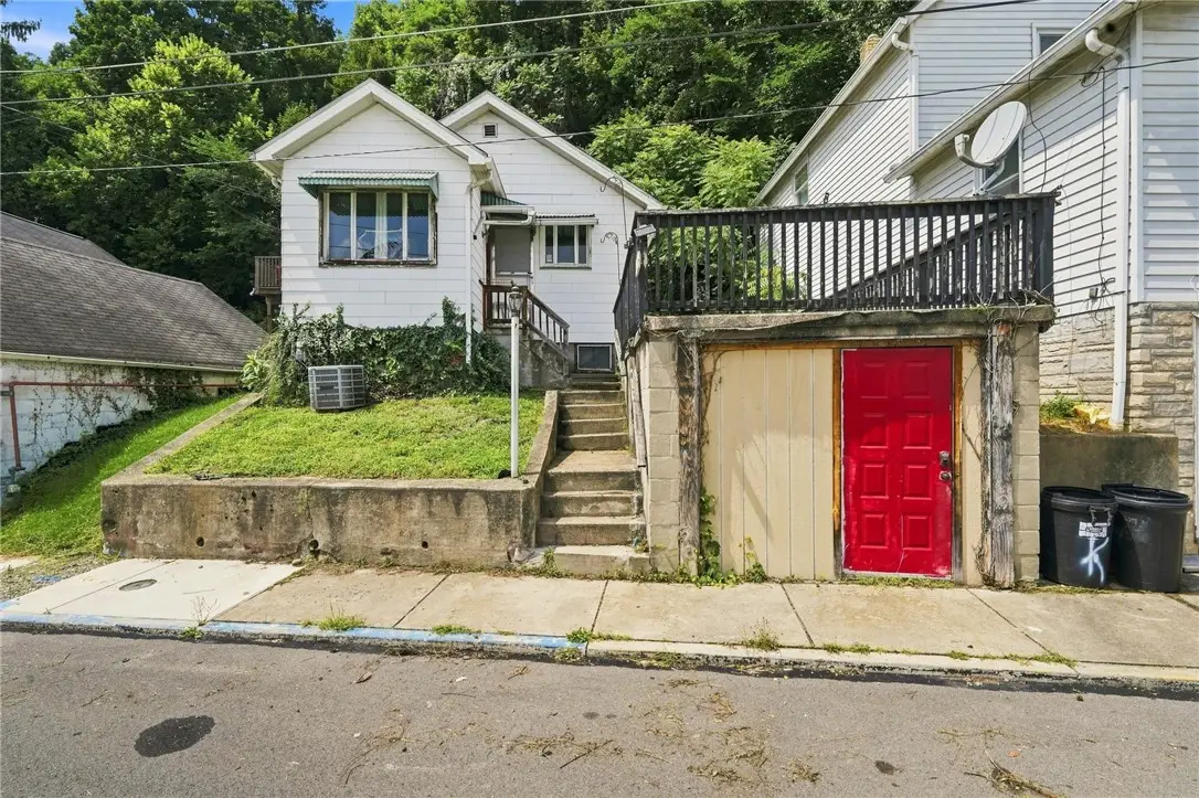 224 Quay St, East Vandergrift, PA 15629 - #1