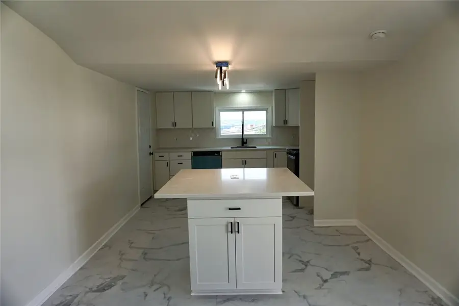 11 E. Amanda Ave, Pittsburgh, PA 15210 - #2