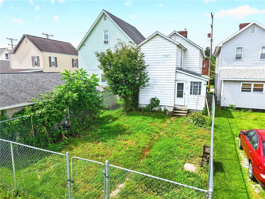 113 E Grant St, Latrobe, PA 15650 - #3