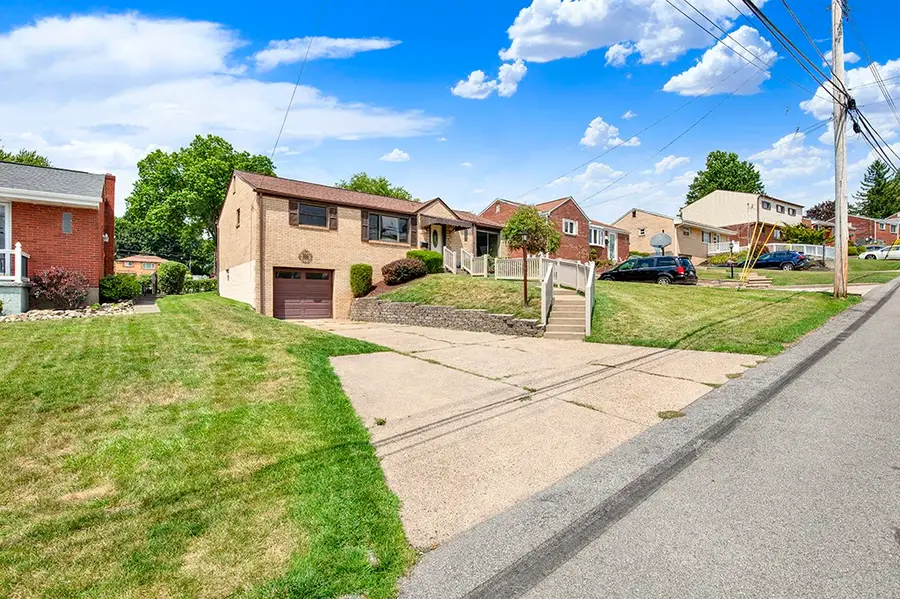 492 Lois Dr, Pittsburgh, PA 15236 - #2