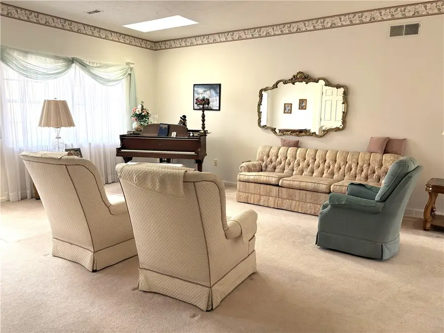 2750 Iowa Dr #25, Lower Burrell, PA 15068 - #3