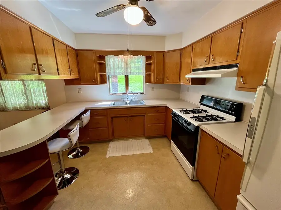 305 Mcclelland Rd, Canonsburg, PA 15317 - #2