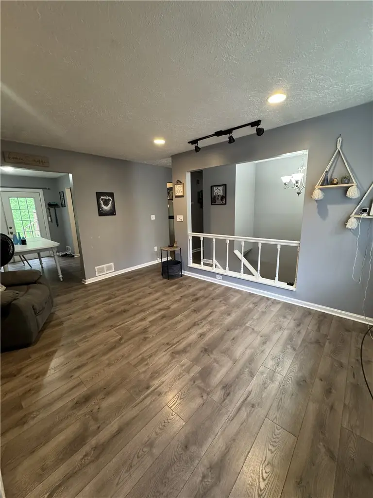 1 Fawcett Cir, Coraopolis, PA 15108 - #3