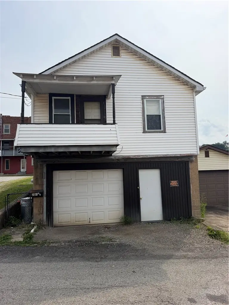 204 1/2 Longfellow Street, Vandergrift, PA 15690 - #1