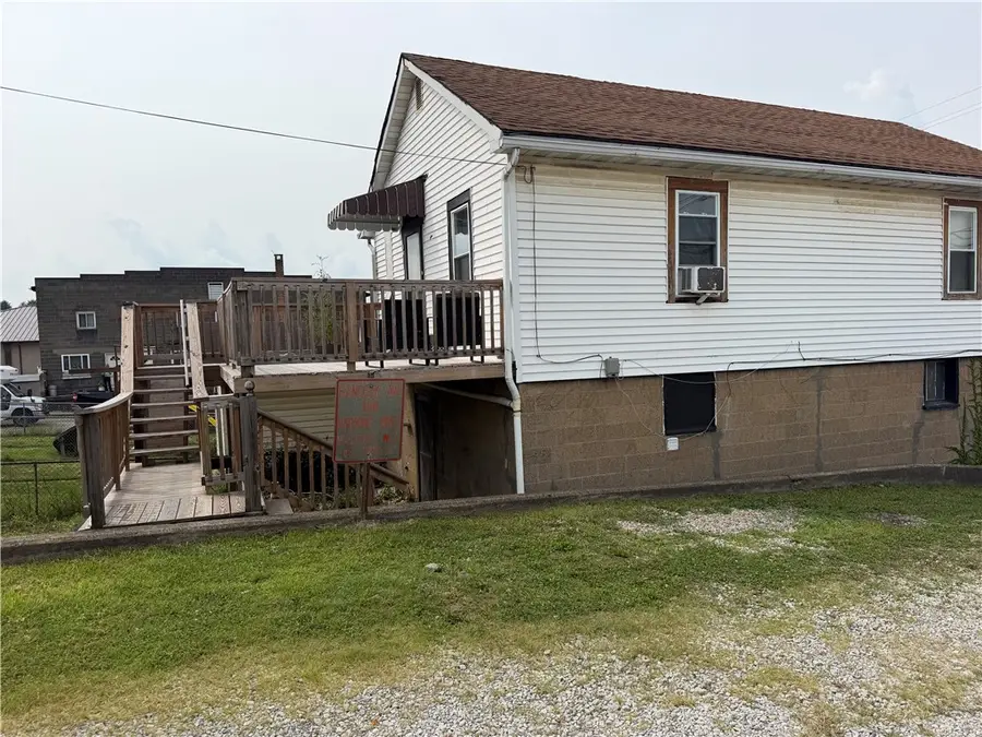 204 1/2 Longfellow Street, Vandergrift, PA 15690 - #3