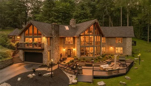 25 Deer Lake Trl, Chalk Hill, PA 15421