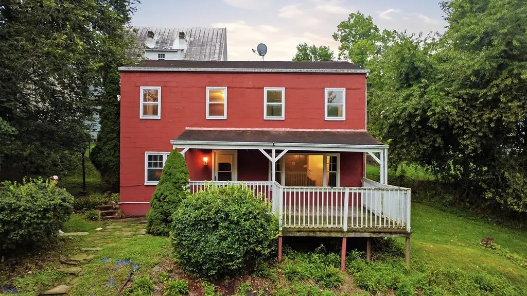 9 1/2 E Pitt St, Canonsburg, PA 15317 - #1