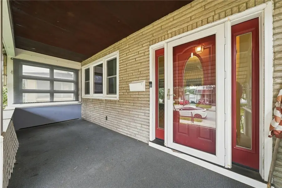 402 Franklin Ave, Vandergrift, PA 15690 - #2