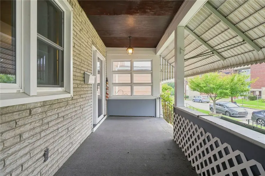 402 Franklin Ave, Vandergrift, PA 15690 - #3
