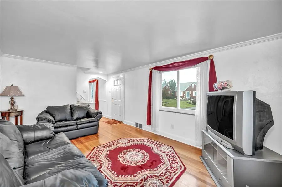 644 Somerville Dr, Pittsburgh, PA 15243 - #3