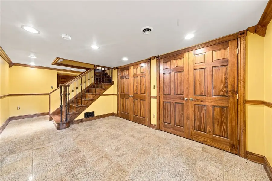 2488 Mount Royal Rd, Pittsburgh, PA 15217 - #3