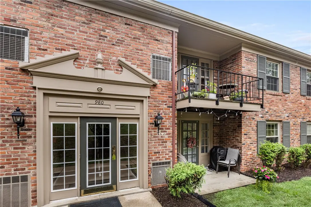 980 Chatham Park Dr #F, Pittsburgh, PA 15216 - #1