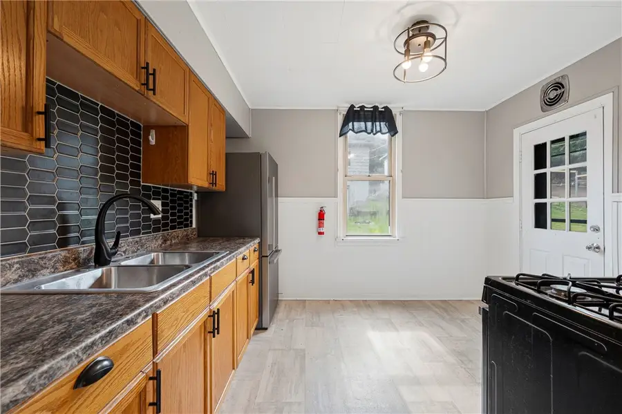 7910 Saint Lawrence Ave, Pittsburgh, PA 15218 - #3