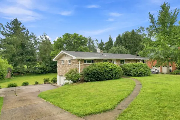 203 Key Garden Drive, Coraopolis, PA 15108