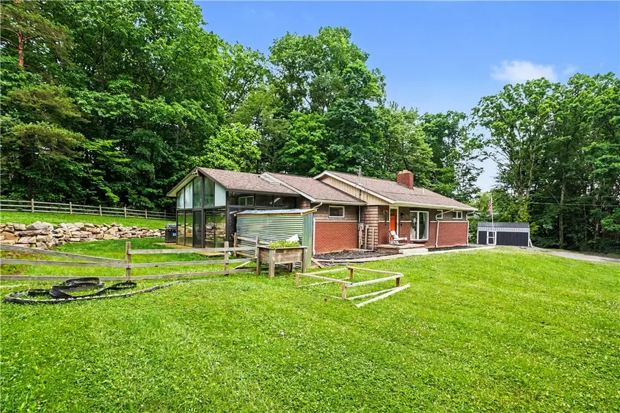 456 E Maitland Ln, New Castle, PA 16105 - #3