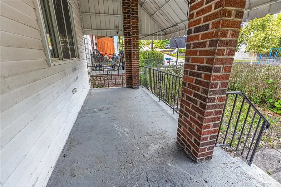 1630 Leolyn St, Pittsburgh, PA 15210 - #3