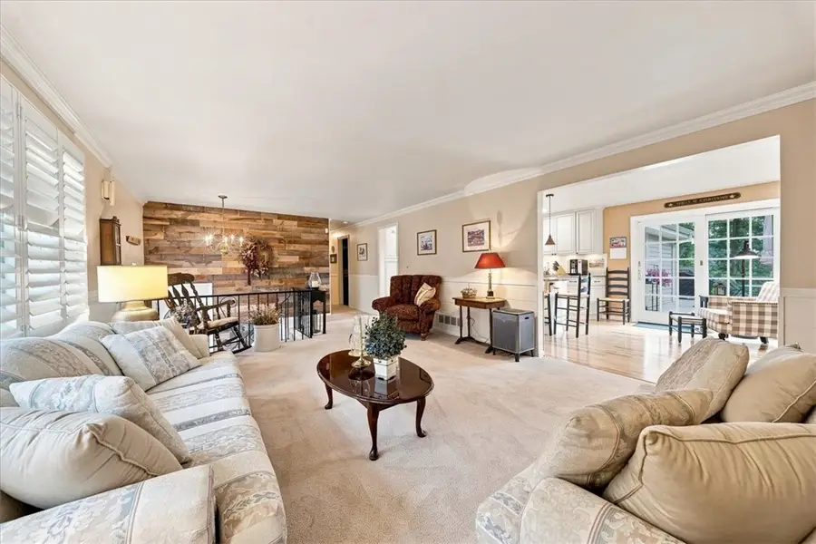 459 Troutwood Dr, Pittsburgh, PA 15237 - #3