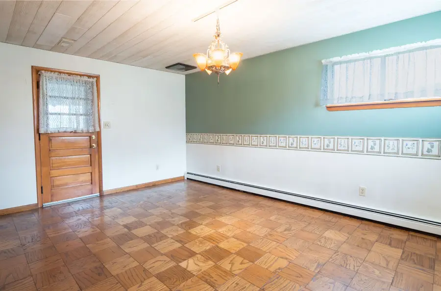 880 E Hill Drive, New Kensington, PA 15068 - #2