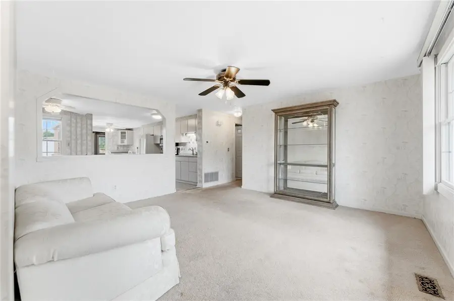 1402 Ivywood Dr, Allison Park, PA 15101 - #2