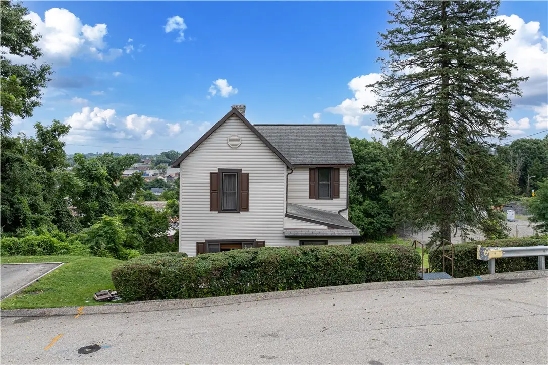 698 Grove Ave, Washington, PA 15301 - #1