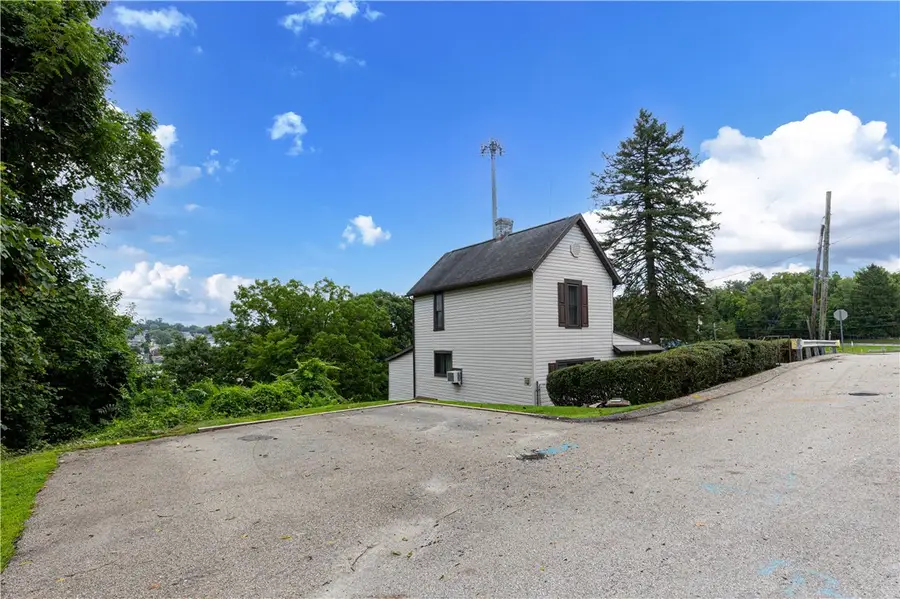 698 Grove Ave, Washington, PA 15301 - #3