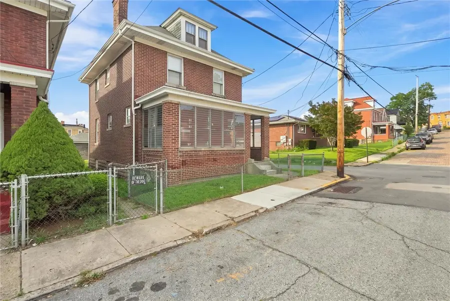 1224 Holmes St, McKees Rocks, PA 15136 - #2