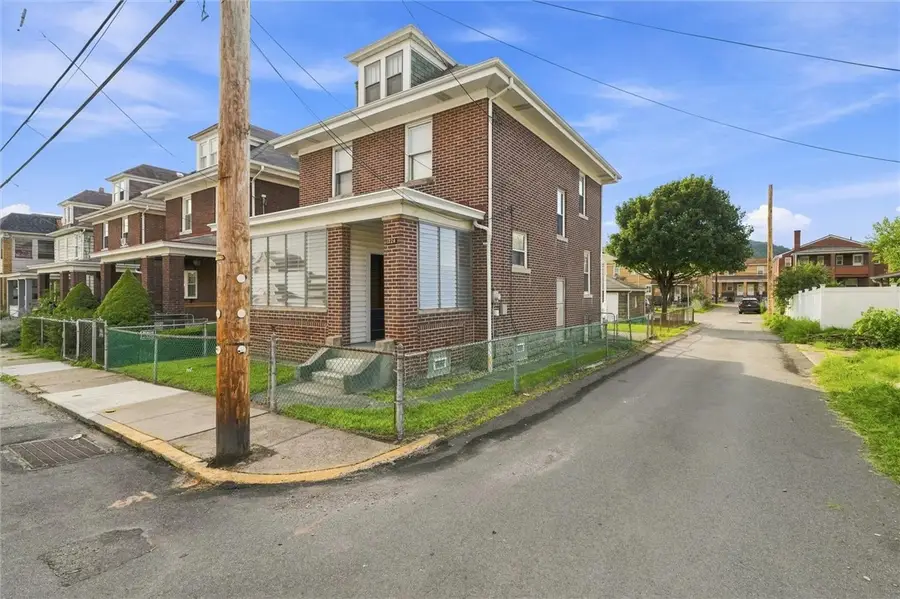1224 Holmes St, McKees Rocks, PA 15136 - #3
