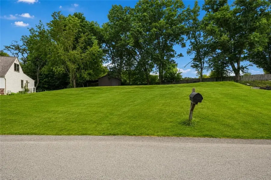 128 Lansdowne Dr, Coraopolis, PA 15108 - #2