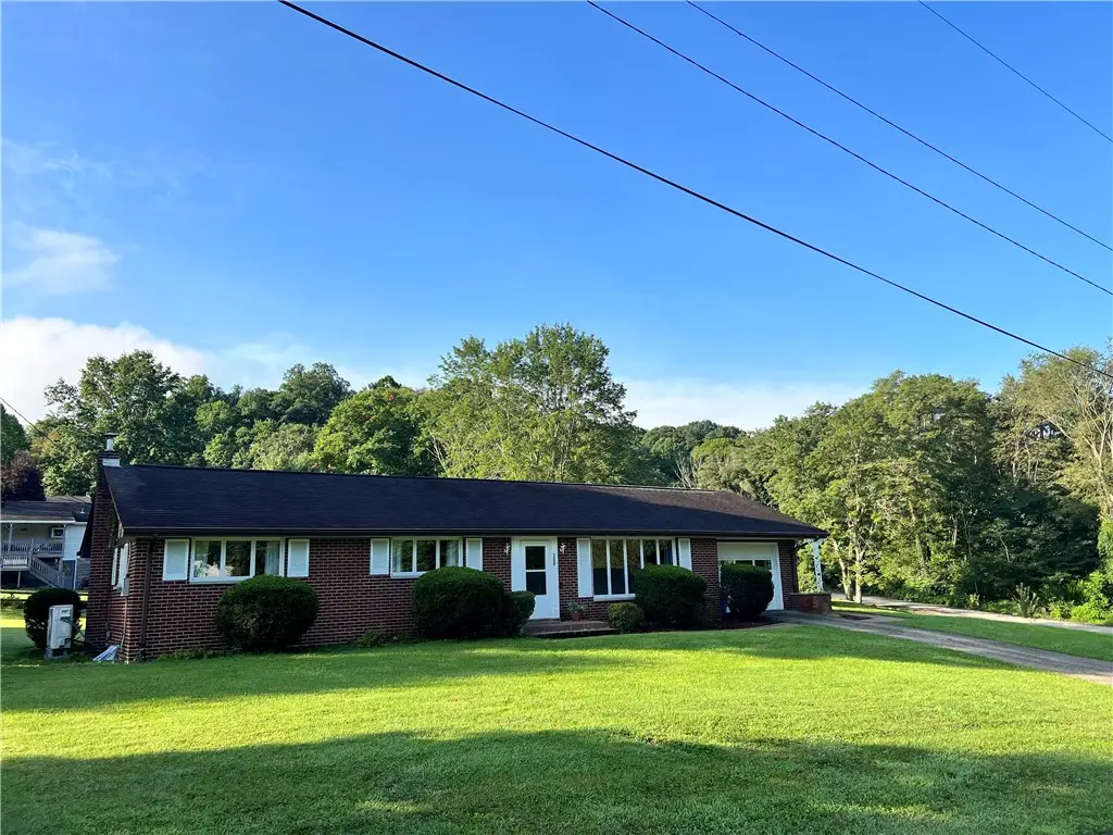 206 Armstrong Ave, Avonmore, PA 15618 - #1