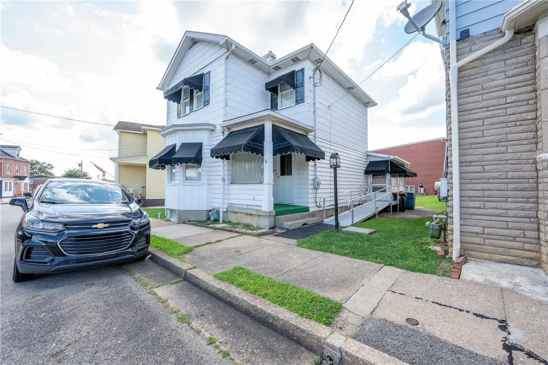 224 Irving Ave, Latrobe, PA 15650 - #1