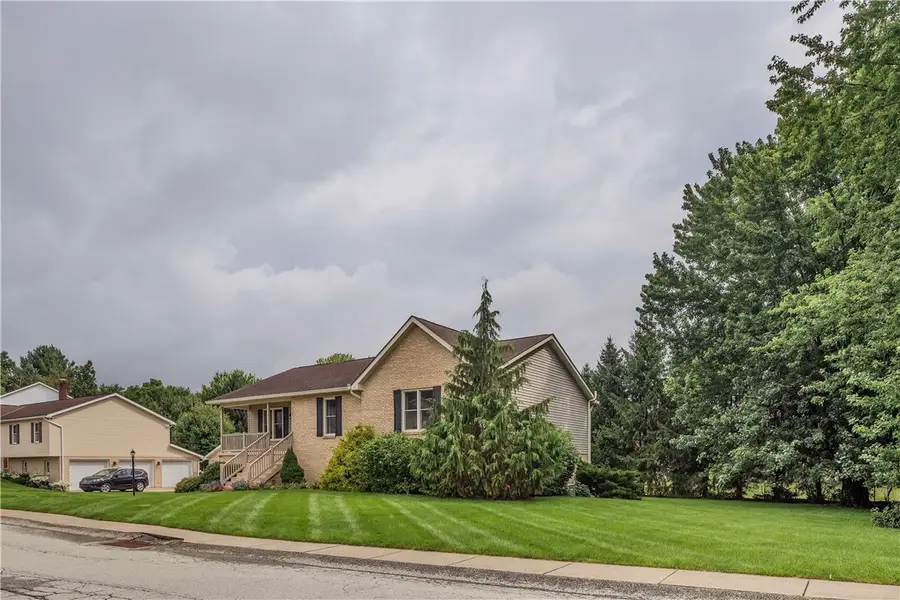 4 Spencer Dr, Penn, PA 15642 - #3