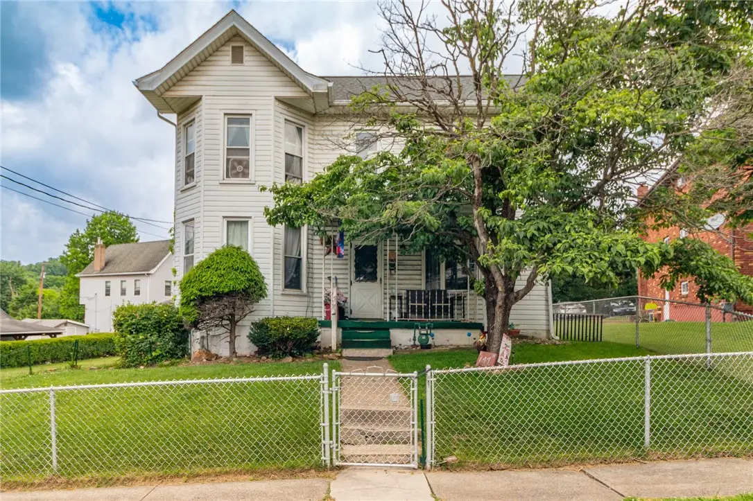 641 W Newton St, Greensburg, PA 15601 - #1