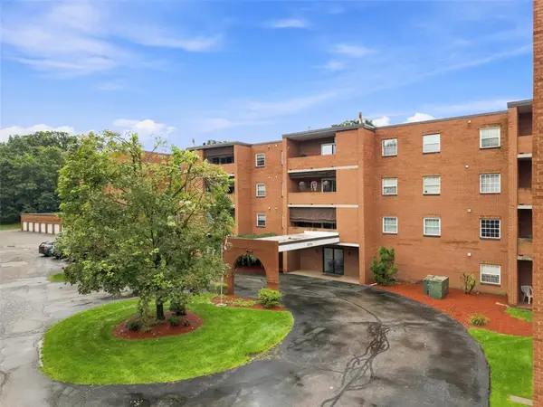 2850 Edgecliff Road #35, Lower Burrell, PA 15068
