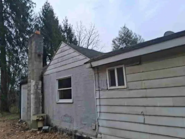 2302 Hunter Rd, Greensburg, PA 15601 - #2