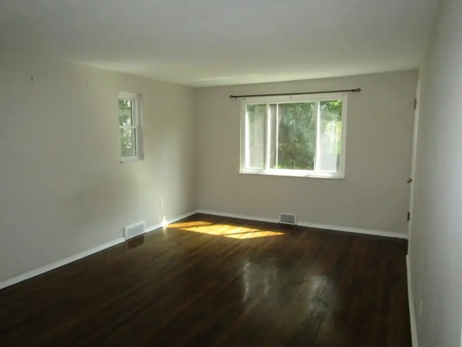 3020 Hebron Dr, Pittsburgh, PA 15235 - #2