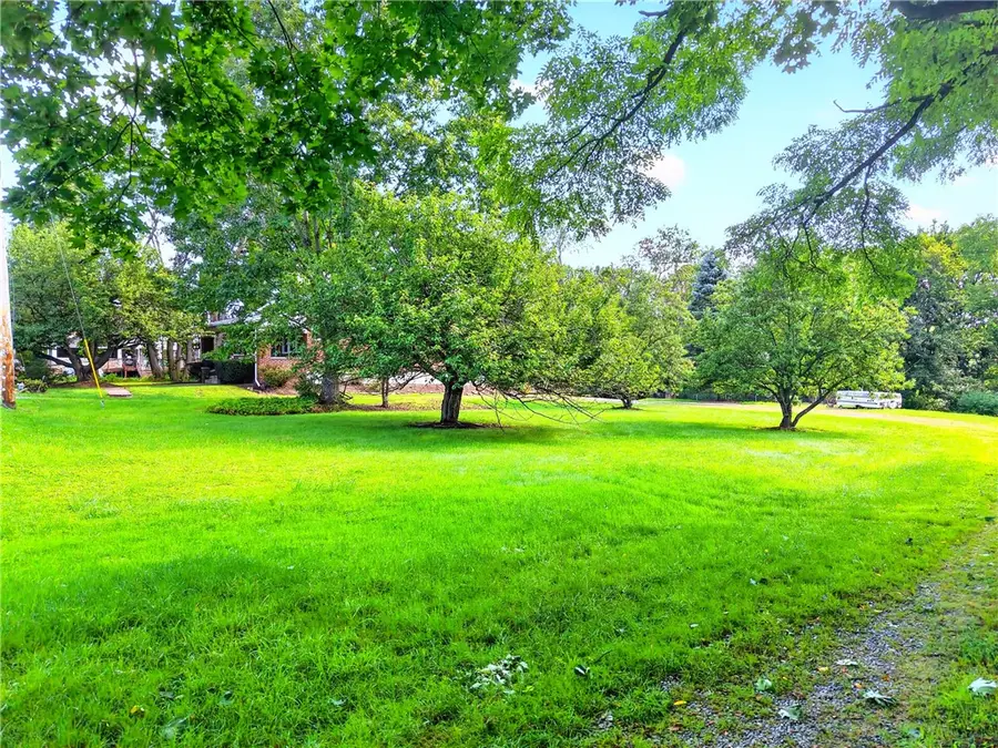 1818 Middle Rd, Glenshaw, PA 15116 - #2