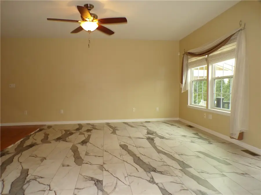 301 Maple Ridge Dr, Canonsburg, PA 15317 - #3