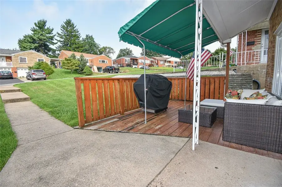 49 Greenbriar Dr, Pittsburgh, PA 15220 - #3