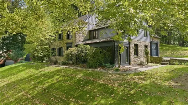 22 Priscilla Ln, Carnegie, PA 15106
