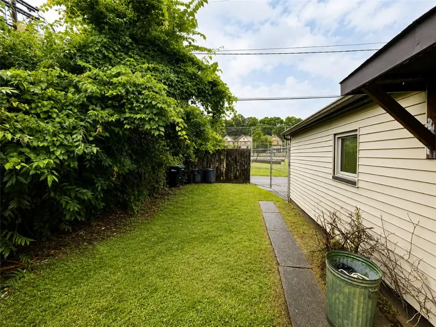 619 E 3rd Ave, Tarentum, PA 15084 - #3