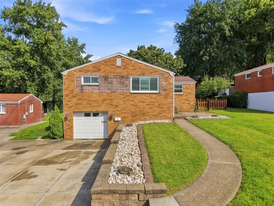 3427 Pleasantvue Dr, Pittsburgh, PA 15227 - #2